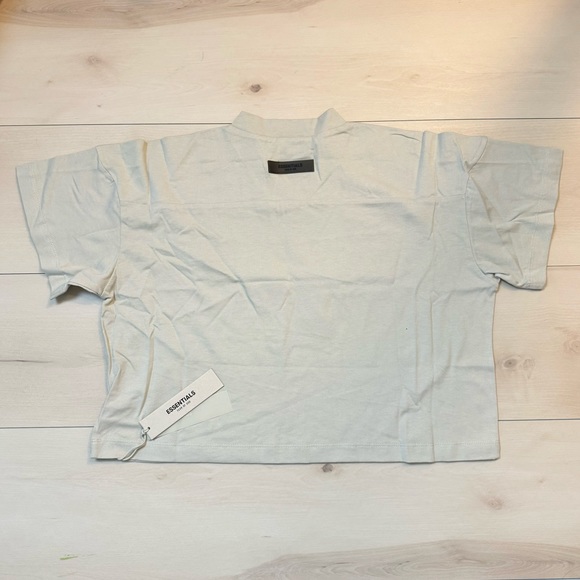 🤎 NWT Fear of God essentials FOG kids short sleeve tee t-shirt wheat color M - Picture 2 of 7